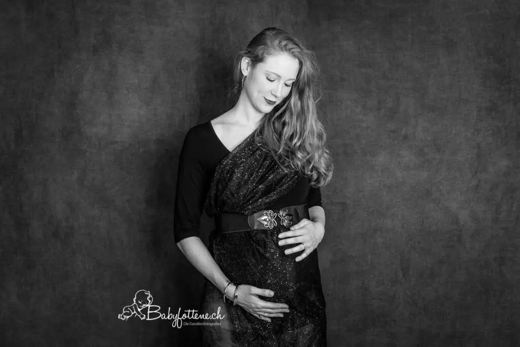 Ein Babybauchfotoshooting kann auch eine schöne Gelegenheit sein, deinen Partnerin und eventuell vorhandene Geschwisterkinder mit einzubinden.